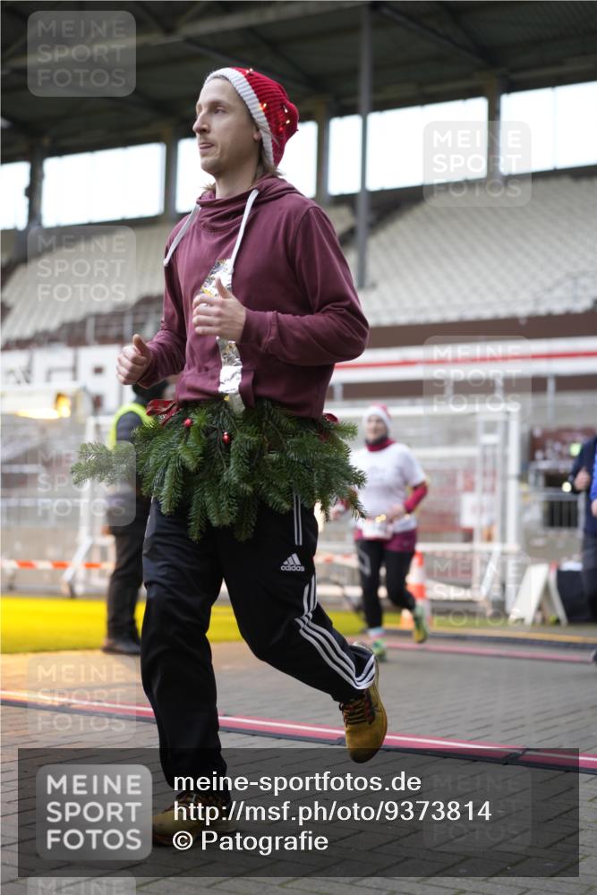 07.12.2025 - St. Pauli X-Mass-Run No. 15 Patografie http://msf.ph/oto/9373814 07.12.2025 12:06:42 Ziel 276, 339, 345, 1844, 1846, 3689, 3692, 4143, 4342, 4345, 4346, 4403, 4404, 4416, 4783, 4784 meine-sportfotos.de