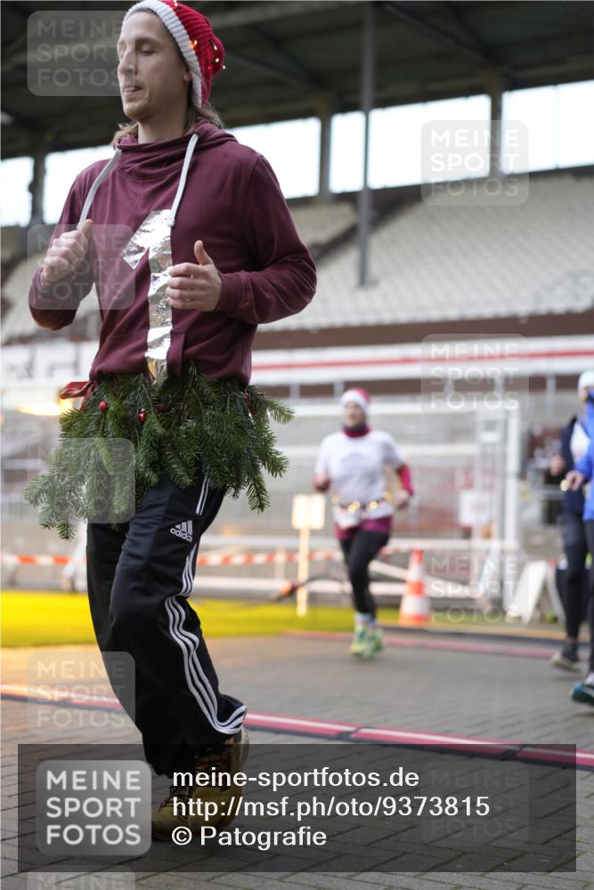 07.12.2025 - St. Pauli X-Mass-Run No. 15 Patografie http://msf.ph/oto/9373815 07.12.2025 12:06:42 Ziel 276, 339, 345, 1844, 1846, 3689, 3692, 4143, 4342, 4345, 4346, 4403, 4404, 4416, 4783, 4784 meine-sportfotos.de