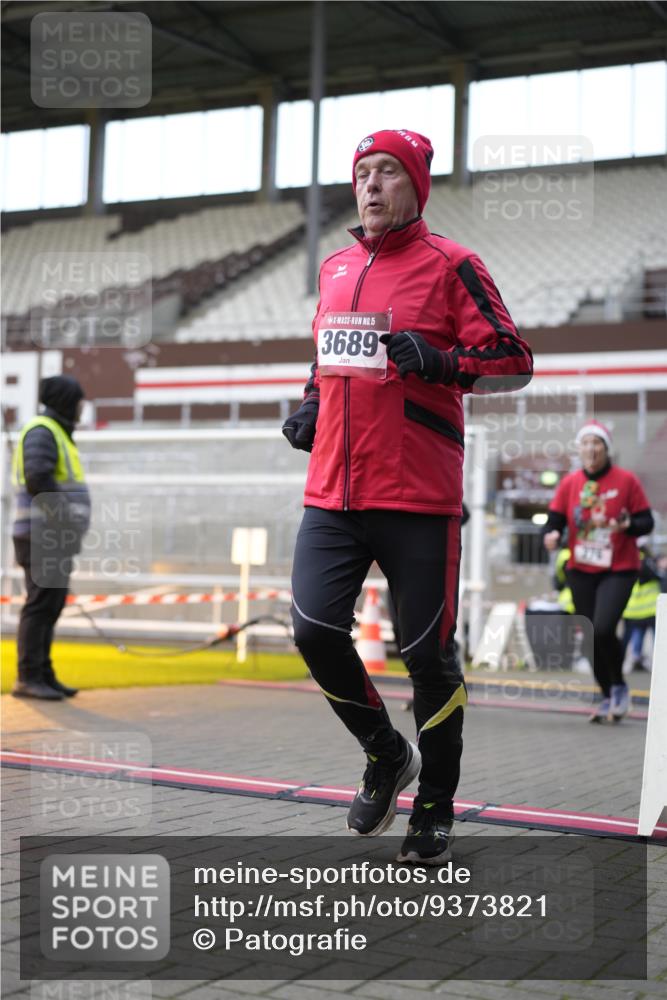 07.12.2025 - St. Pauli X-Mass-Run No. 15 Patografie http://msf.ph/oto/9373821 07.12.2025 12:06:45 Ziel 276, 339, 345, 1844, 1846, 3689, 3692, 4143, 4342, 4345, 4346, 4403, 4404, 4416 meine-sportfotos.de