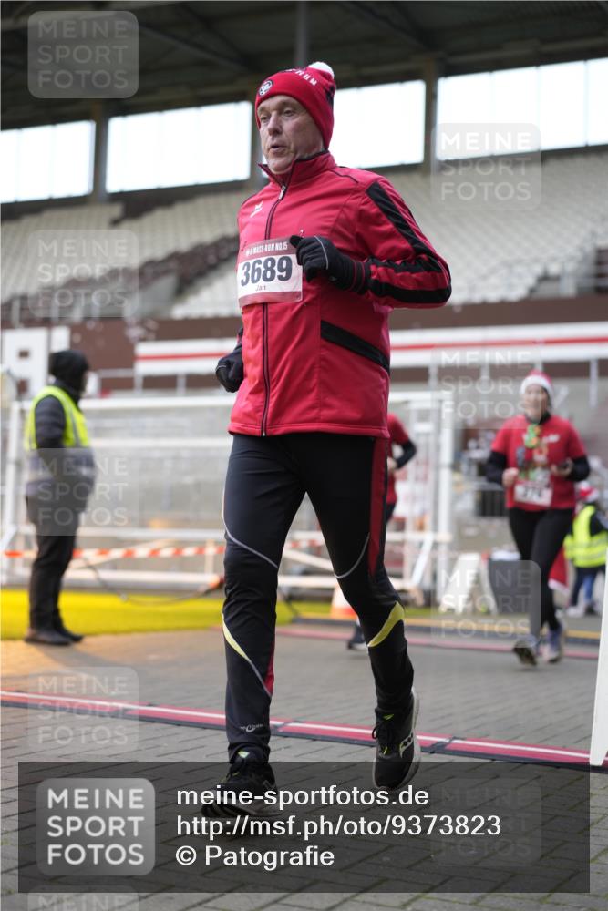 07.12.2025 - St. Pauli X-Mass-Run No. 15 Patografie http://msf.ph/oto/9373823 07.12.2025 12:06:45 Ziel 276, 339, 345, 1844, 1846, 3689, 3692, 4143, 4342, 4345, 4346, 4403, 4404, 4416 meine-sportfotos.de