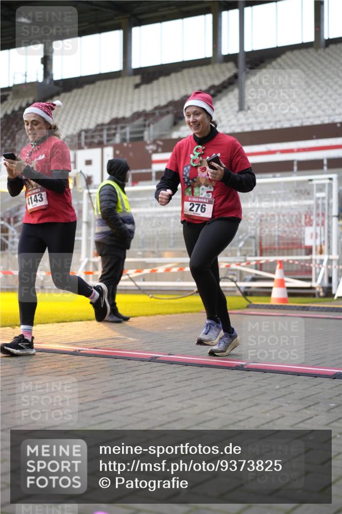 07.12.2025 - St. Pauli X-Mass-Run No. 15 Patografie http://msf.ph/oto/9373825 07.12.2025 12:06:47 Ziel 276, 339, 345, 1844, 1846, 3689, 3692, 4033, 4143, 4342, 4345, 4346, 4390, 4403, 4404, 4416, 4725 meine-sportfotos.de