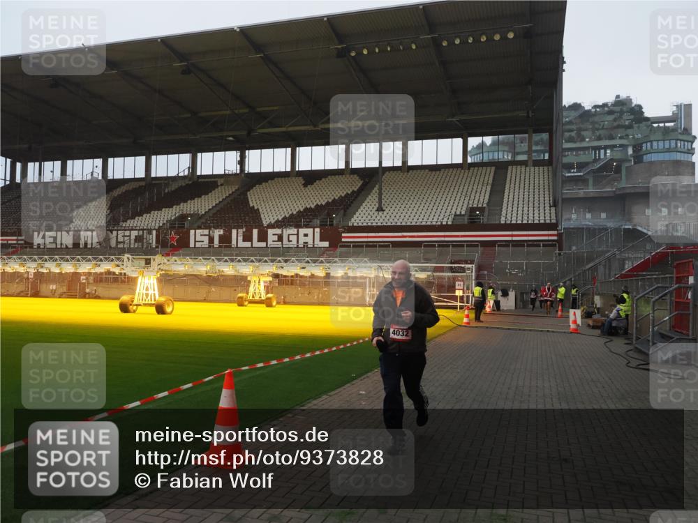 07.12.2025 - St. Pauli X-Mass-Run No. 15 Fabian Wolf http://msf.ph/oto/9373828 07.12.2025 09:57:19 Ziel 3320, 4032 meine-sportfotos.de