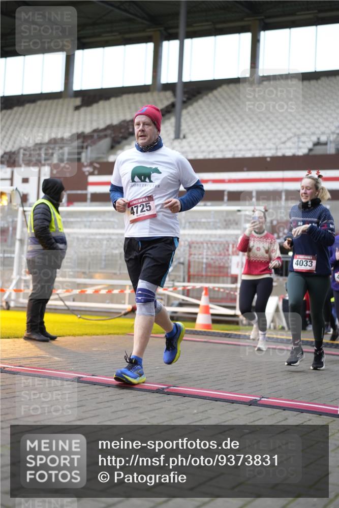 07.12.2025 - St. Pauli X-Mass-Run No. 15 Patografie http://msf.ph/oto/9373831 07.12.2025 12:06:51 Ziel 276, 339, 345, 1844, 1846, 3689, 3692, 4017, 4018, 4033, 4143, 4314, 4328, 4342, 4345, 4346, 4360, 4361, 4390, 4416, 4725 meine-sportfotos.de