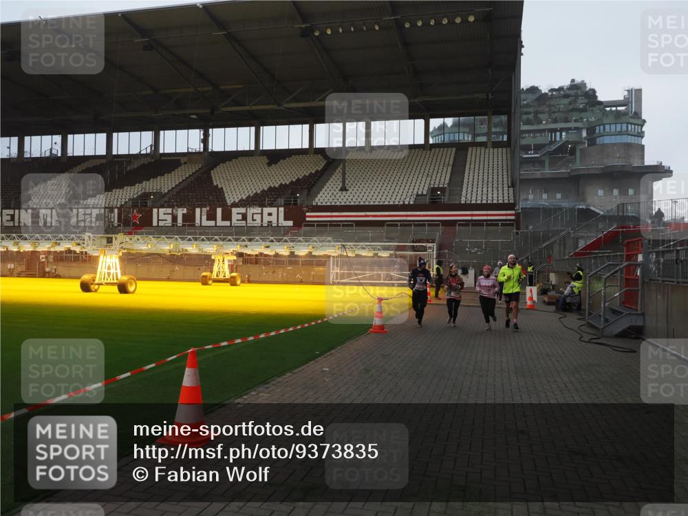 07.12.2025 - St. Pauli X-Mass-Run No. 15 Fabian Wolf http://msf.ph/oto/9373835 07.12.2025 09:57:26 Ziel 632, 1292, 1293, 1377, 1395, 2678, 4032 meine-sportfotos.de