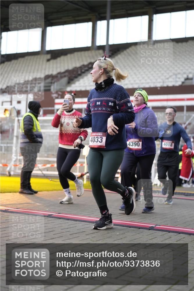 07.12.2025 - St. Pauli X-Mass-Run No. 15 Patografie http://msf.ph/oto/9373836 07.12.2025 12:06:52 Ziel 276, 339, 345, 1580, 1583, 1844, 1846, 3689, 3692, 4017, 4018, 4033, 4143, 4314, 4328, 4342, 4345, 4346, 4360, 4361, 4390, 4416, 4725 meine-sportfotos.de