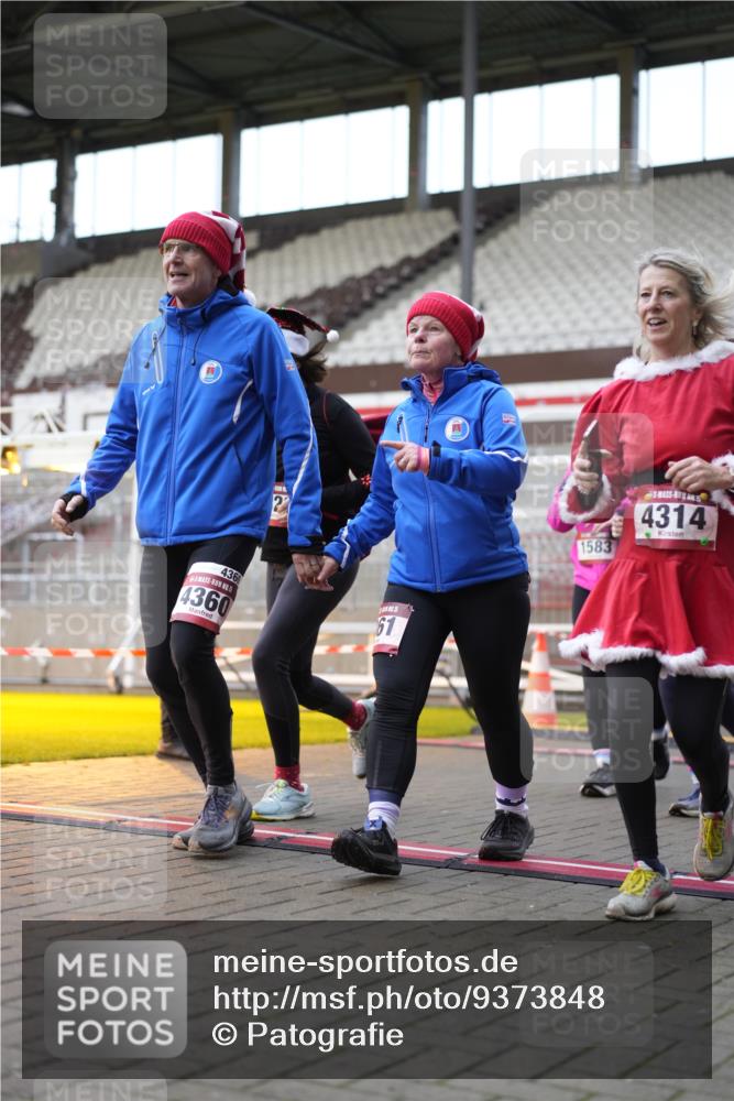 07.12.2025 - St. Pauli X-Mass-Run No. 15 Patografie http://msf.ph/oto/9373848 07.12.2025 12:06:56 Ziel 276, 1580, 1583, 1844, 1846, 3456, 3689, 3692, 4017, 4018, 4033, 4143, 4314, 4328, 4342, 4360, 4361, 4390, 4725 meine-sportfotos.de
