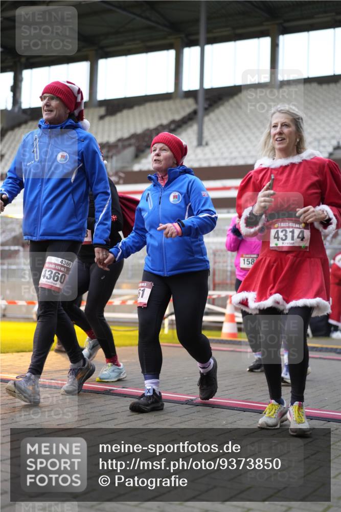 07.12.2025 - St. Pauli X-Mass-Run No. 15 Patografie http://msf.ph/oto/9373850 07.12.2025 12:06:57 Ziel 276, 1580, 1583, 1844, 1846, 3456, 3689, 3692, 4017, 4018, 4033, 4143, 4314, 4328, 4360, 4361, 4390, 4725 meine-sportfotos.de