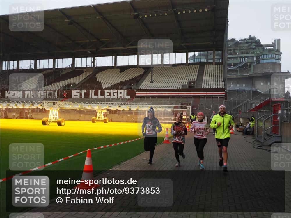 07.12.2025 - St. Pauli X-Mass-Run No. 15 Fabian Wolf http://msf.ph/oto/9373853 07.12.2025 09:57:28 Ziel 632, 1292, 1293, 1377, 1395, 2678, 4032 meine-sportfotos.de