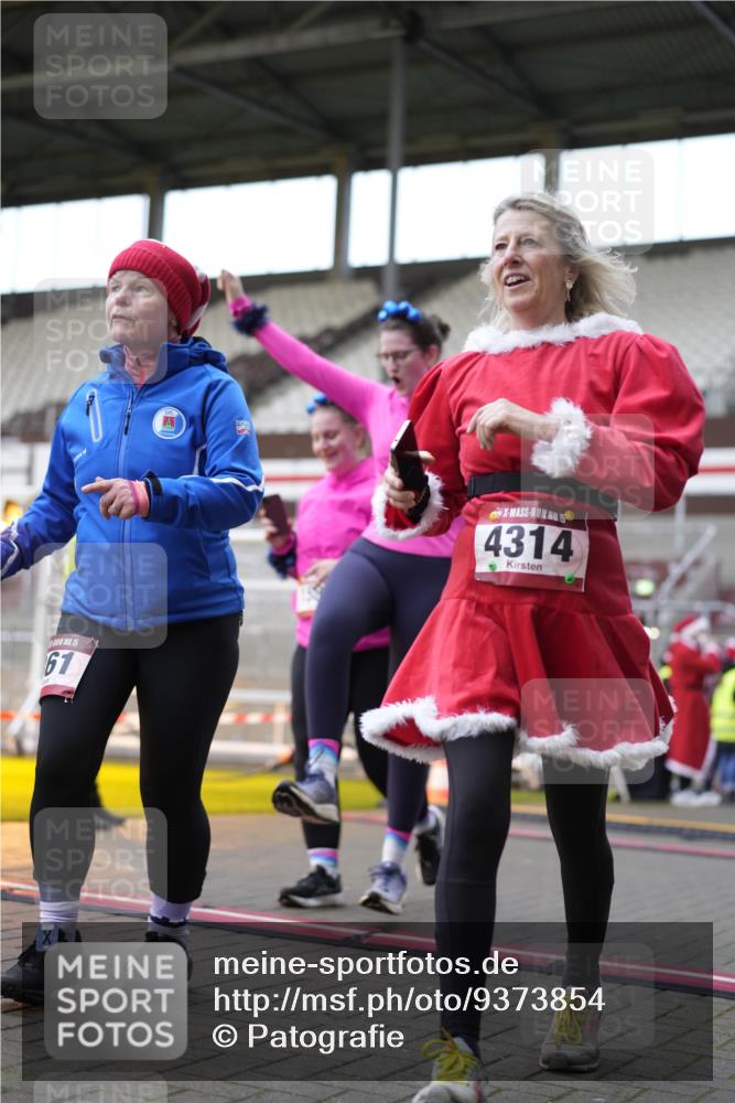07.12.2025 - St. Pauli X-Mass-Run No. 15 Patografie http://msf.ph/oto/9373854 07.12.2025 12:06:57 Ziel 276, 1580, 1583, 1844, 1846, 3456, 3689, 3692, 4017, 4018, 4033, 4143, 4314, 4328, 4360, 4361, 4390, 4725 meine-sportfotos.de