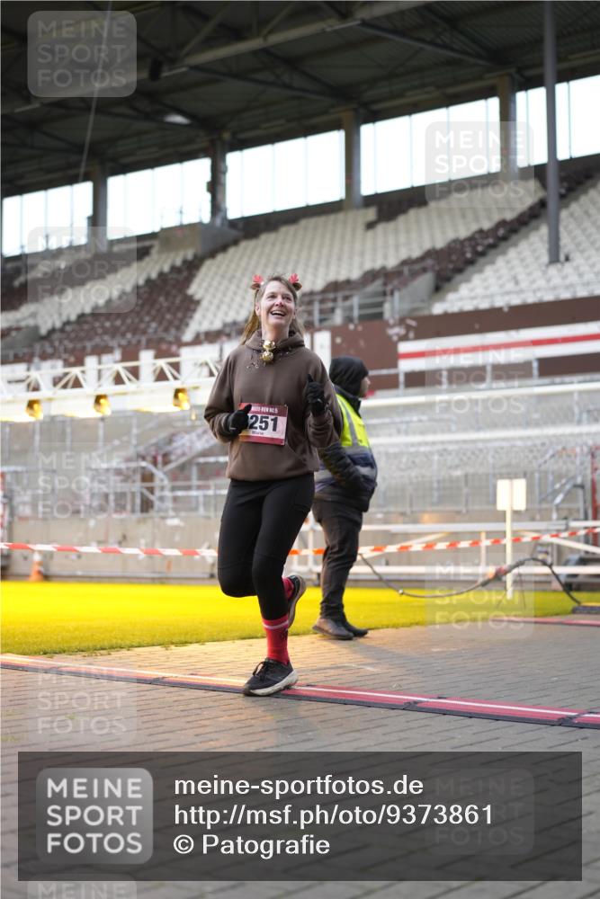 07.12.2025 - St. Pauli X-Mass-Run No. 15 Patografie http://msf.ph/oto/9373861 07.12.2025 12:07:05 Ziel 1580, 1583, 1958, 3251, 3262, 3456, 4017, 4018, 4033, 4314, 4328, 4360, 4361, 4390, 4725 meine-sportfotos.de
