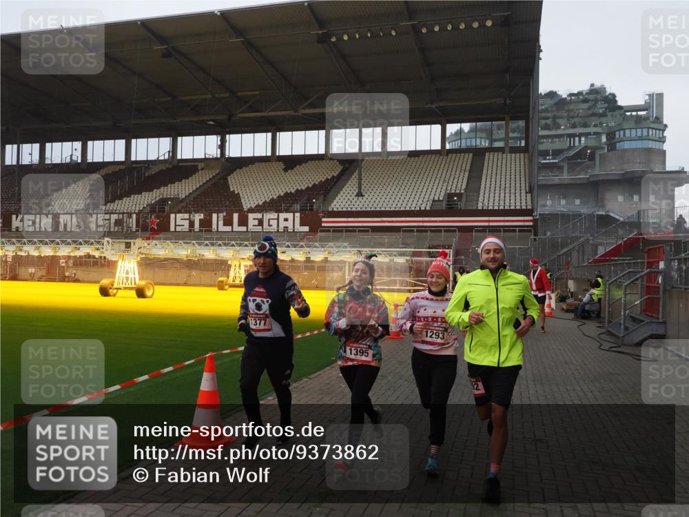07.12.2025 - St. Pauli X-Mass-Run No. 15 Fabian Wolf http://msf.ph/oto/9373862 07.12.2025 09:57:29 Ziel 632, 1292, 1293, 1377, 1395, 2678, 4032 meine-sportfotos.de