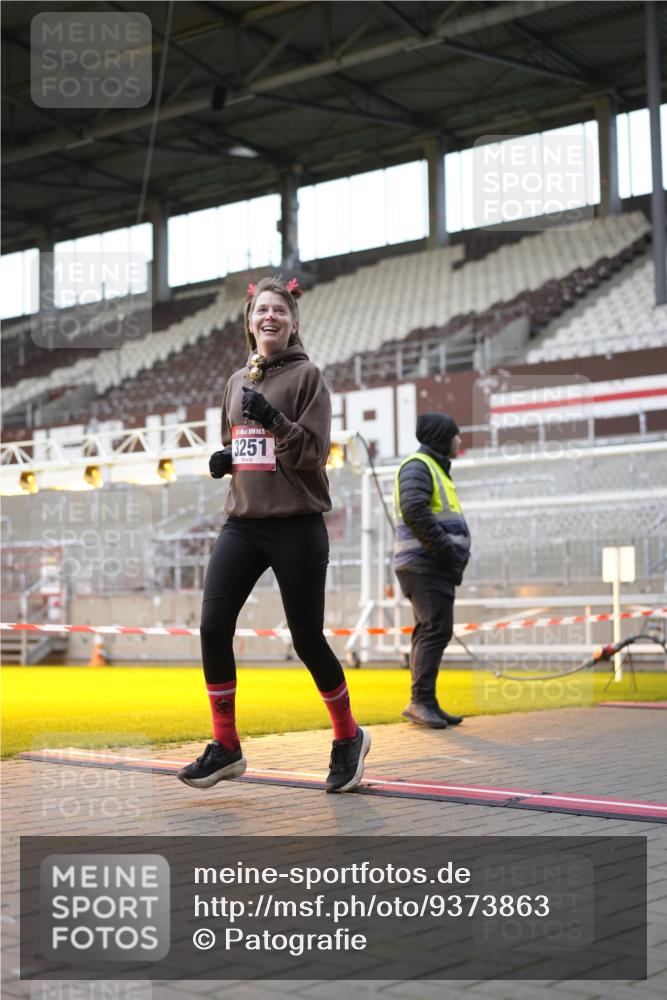 07.12.2025 - St. Pauli X-Mass-Run No. 15 Patografie http://msf.ph/oto/9373863 07.12.2025 12:07:05 Ziel 1580, 1583, 1958, 3251, 3262, 3456, 4017, 4018, 4033, 4314, 4328, 4360, 4361, 4390, 4725 meine-sportfotos.de