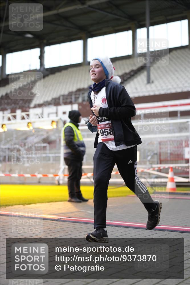 07.12.2025 - St. Pauli X-Mass-Run No. 15 Patografie http://msf.ph/oto/9373870 07.12.2025 12:07:09 Ziel 1580, 1583, 1958, 3251, 3262, 3456, 4238, 4314, 4328, 4360, 4361 meine-sportfotos.de