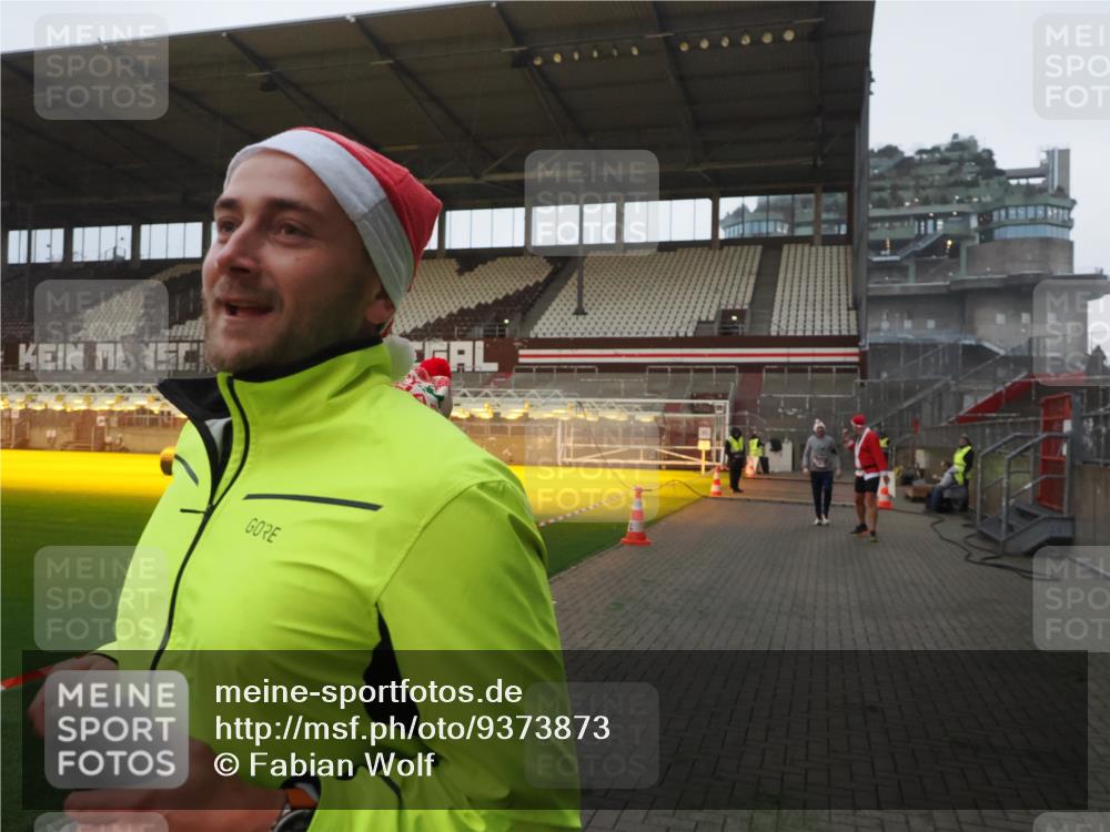 07.12.2025 - St. Pauli X-Mass-Run No. 15 Fabian Wolf http://msf.ph/oto/9373873 07.12.2025 09:57:30 Ziel 632, 1292, 1293, 1377, 1395, 2678 meine-sportfotos.de