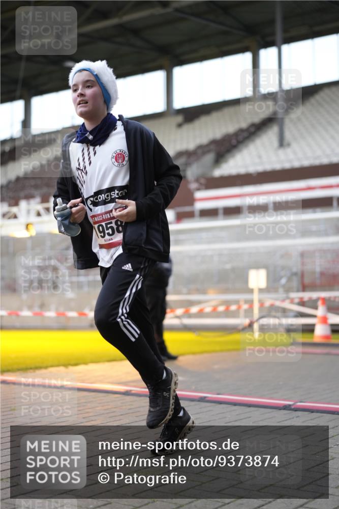 07.12.2025 - St. Pauli X-Mass-Run No. 15 Patografie http://msf.ph/oto/9373874 07.12.2025 12:07:10 Ziel 1580, 1583, 1958, 3251, 3262, 3456, 4238, 4314, 4328, 4360, 4361 meine-sportfotos.de