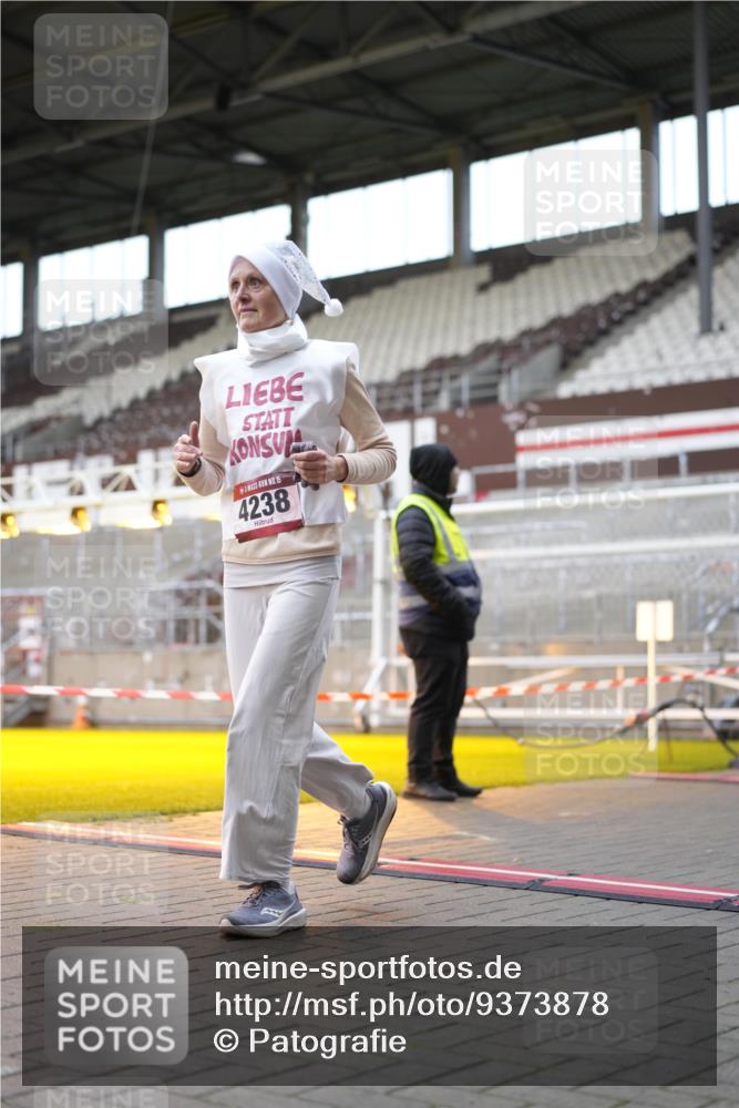 07.12.2025 - St. Pauli X-Mass-Run No. 15 Patografie http://msf.ph/oto/9373878 07.12.2025 12:07:12 Ziel 1580, 1583, 1958, 3251, 3262, 3456, 3818, 4238 meine-sportfotos.de