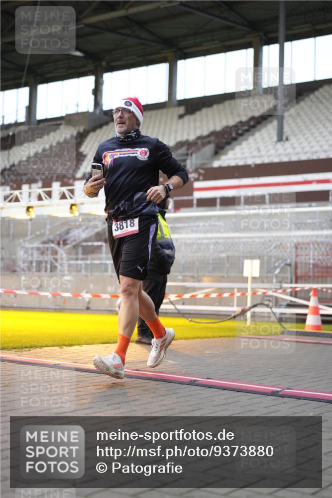 07.12.2025 - St. Pauli X-Mass-Run No. 15 Patografie http://msf.ph/oto/9373880 07.12.2025 12:07:17 Ziel 1958, 1959, 3251, 3262, 3708, 3711, 3728, 3818, 3819, 4238 meine-sportfotos.de