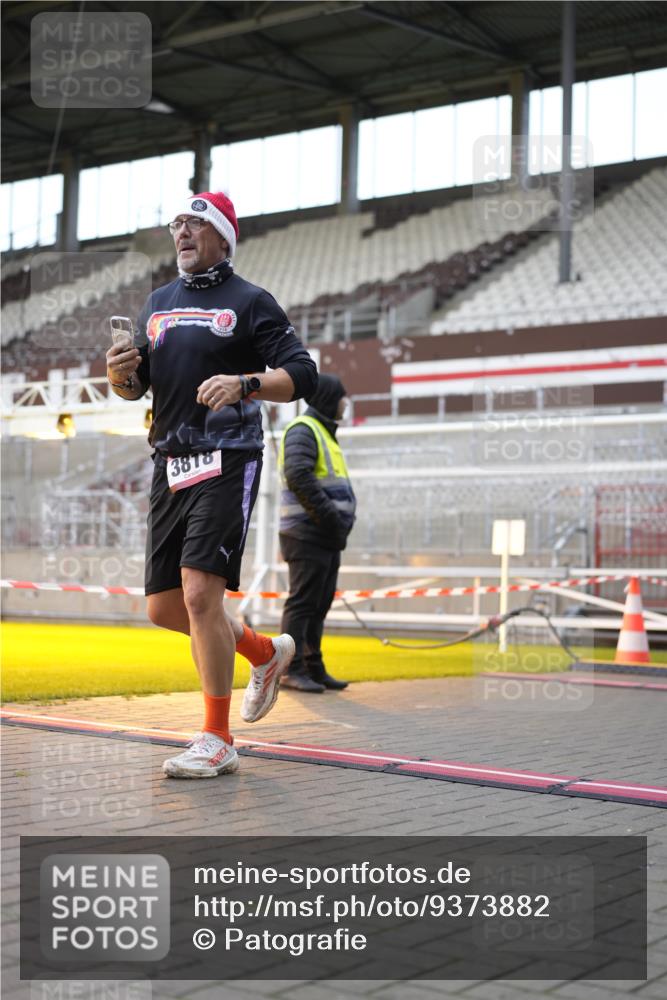 07.12.2025 - St. Pauli X-Mass-Run No. 15 Patografie http://msf.ph/oto/9373882 07.12.2025 12:07:17 Ziel 1958, 1959, 3251, 3262, 3708, 3711, 3728, 3818, 3819, 4238 meine-sportfotos.de