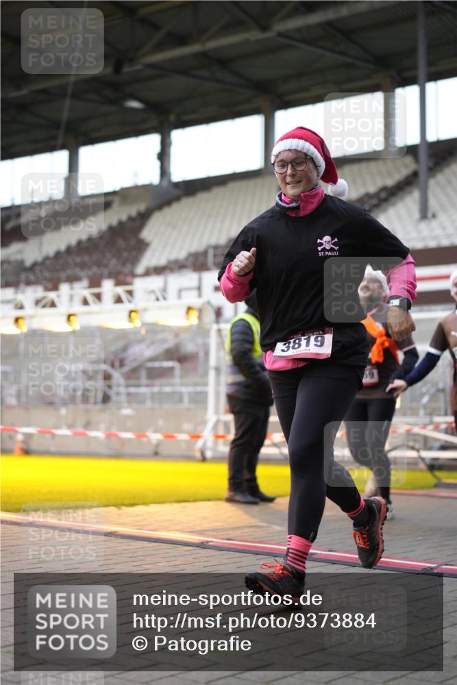 07.12.2025 - St. Pauli X-Mass-Run No. 15 Patografie http://msf.ph/oto/9373884 07.12.2025 12:07:18 Ziel 1958, 1959, 3251, 3262, 3708, 3709, 3710, 3711, 3728, 3818, 3819, 4238 meine-sportfotos.de