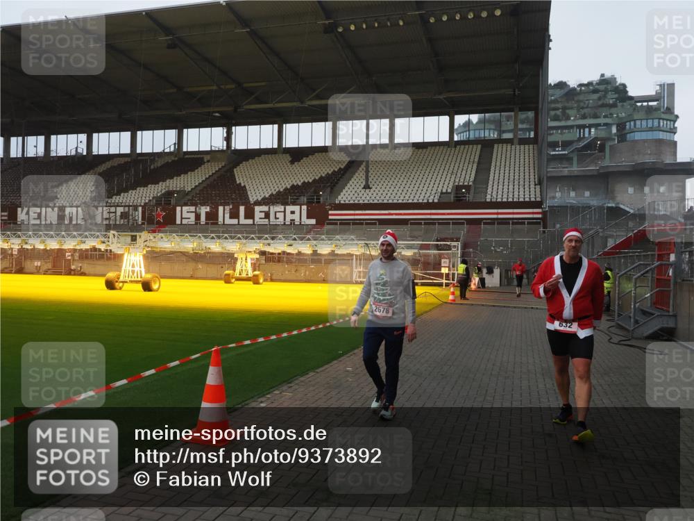 07.12.2025 - St. Pauli X-Mass-Run No. 15 Fabian Wolf http://msf.ph/oto/9373892 07.12.2025 09:57:37 Ziel 632, 1292, 1293, 1377, 1395, 2678 meine-sportfotos.de