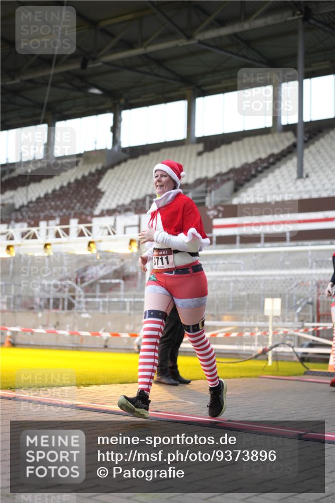 07.12.2025 - St. Pauli X-Mass-Run No. 15 Patografie http://msf.ph/oto/9373896 07.12.2025 12:07:22 Ziel 1958, 1959, 3348, 3708, 3709, 3710, 3711, 3726, 3728, 3818, 3819, 4238, 4755 meine-sportfotos.de