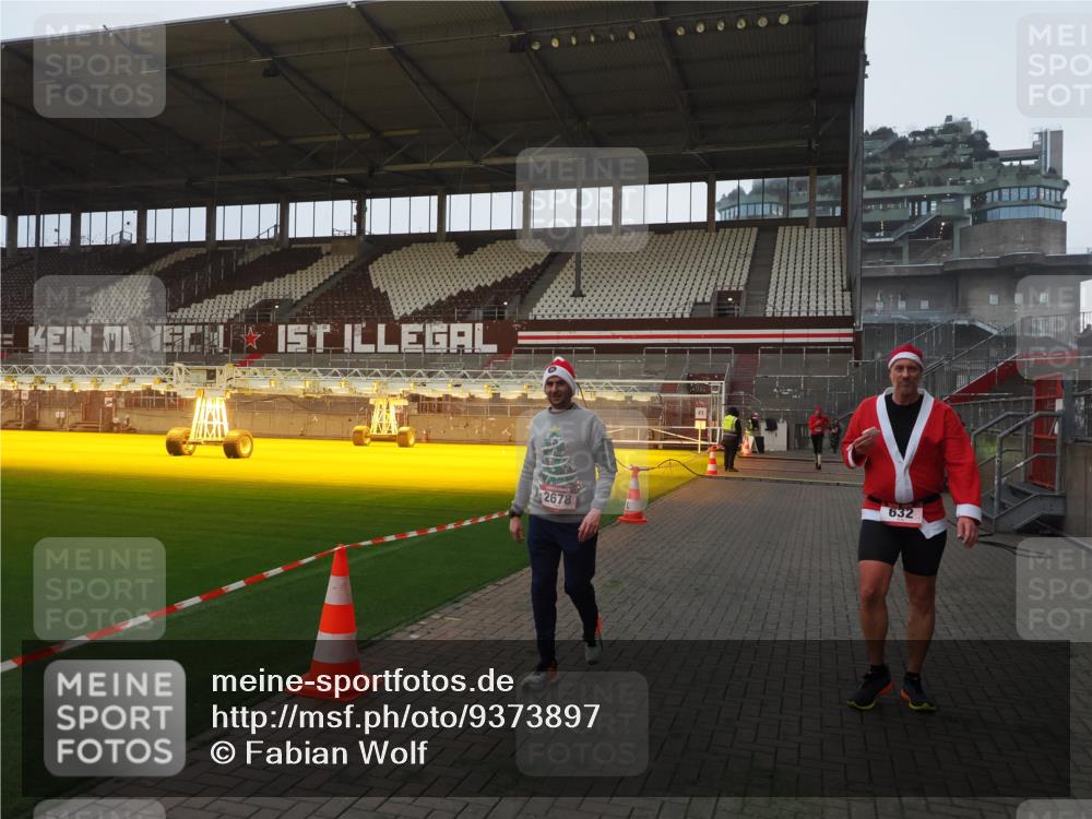 07.12.2025 - St. Pauli X-Mass-Run No. 15 Fabian Wolf http://msf.ph/oto/9373897 07.12.2025 09:57:37 Ziel 632, 1292, 1293, 1377, 1395, 2678 meine-sportfotos.de