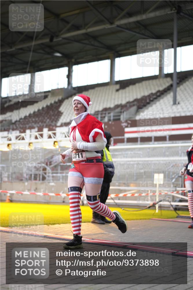 07.12.2025 - St. Pauli X-Mass-Run No. 15 Patografie http://msf.ph/oto/9373898 07.12.2025 12:07:22 Ziel 1958, 1959, 3348, 3708, 3709, 3710, 3711, 3726, 3728, 3818, 3819, 4238, 4755 meine-sportfotos.de