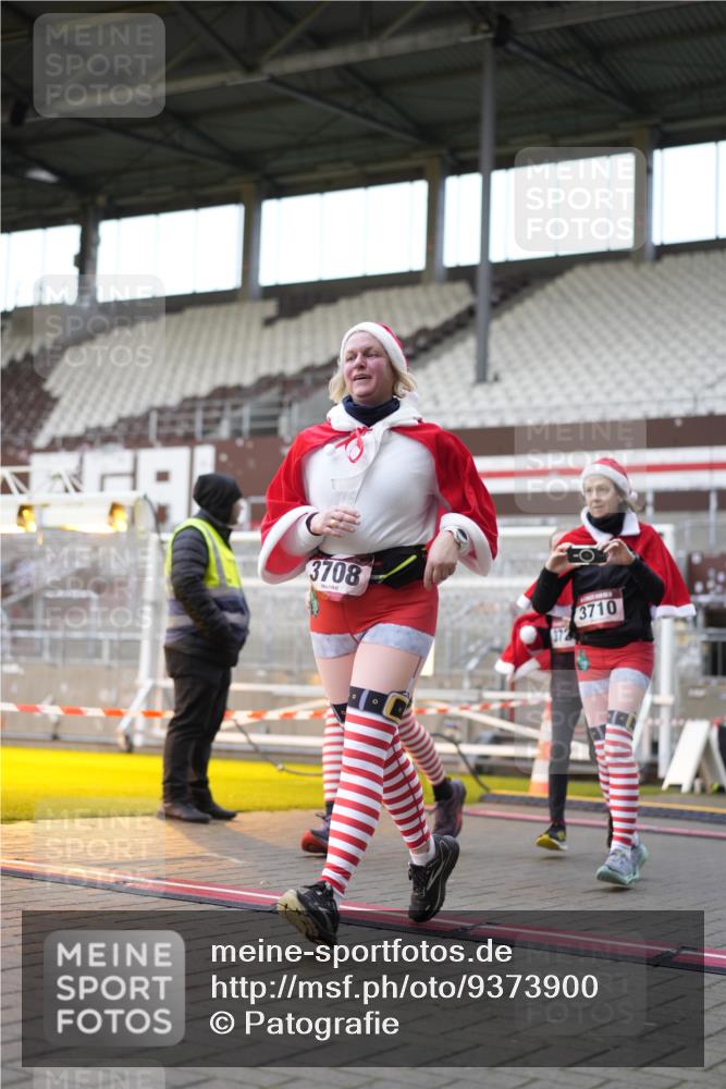 07.12.2025 - St. Pauli X-Mass-Run No. 15 Patografie http://msf.ph/oto/9373900 07.12.2025 12:07:23 Ziel 1958, 1959, 3348, 3708, 3709, 3710, 3711, 3726, 3728, 3818, 3819, 4238, 4755 meine-sportfotos.de
