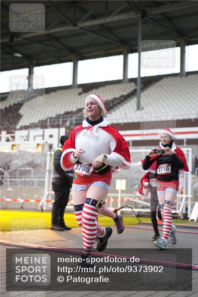 07.12.2025 - St. Pauli X-Mass-Run No. 15 Patografie http://msf.ph/oto/9373902 07.12.2025 12:07:23 Ziel 1958, 1959, 3348, 3708, 3709, 3710, 3711, 3726, 3728, 3818, 3819, 4238, 4755 meine-sportfotos.de