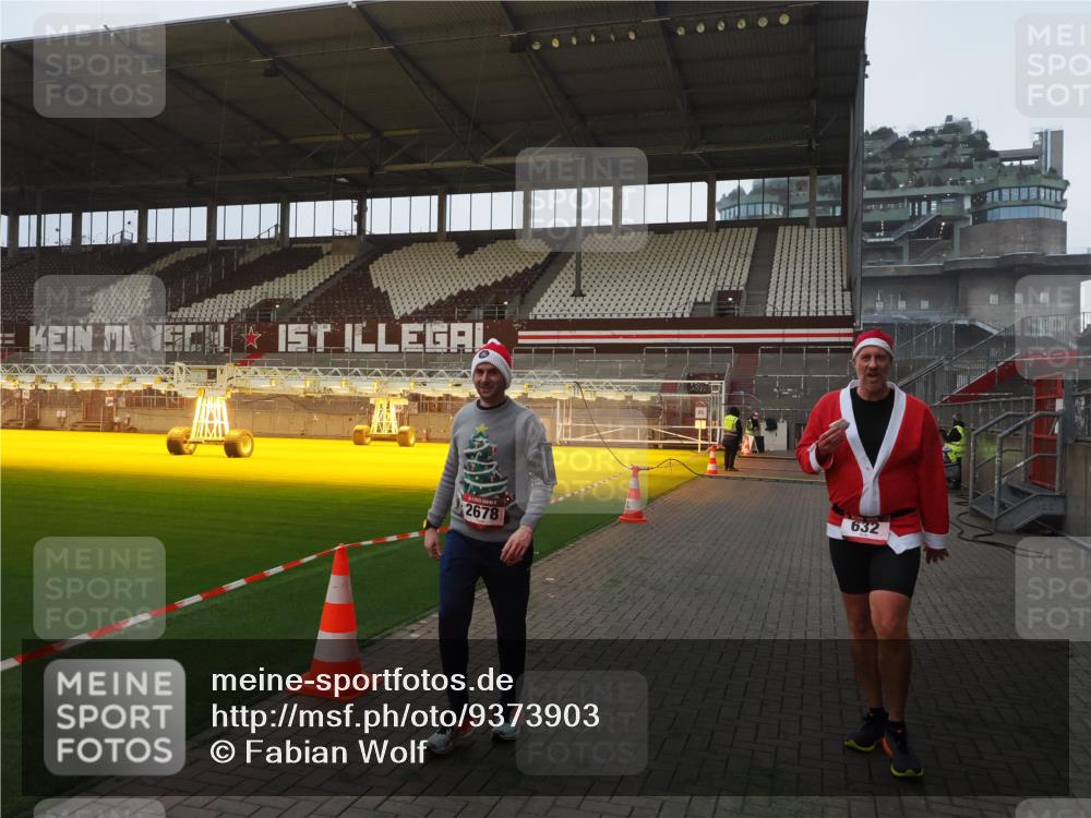 07.12.2025 - St. Pauli X-Mass-Run No. 15 Fabian Wolf http://msf.ph/oto/9373903 07.12.2025 09:57:38 Ziel 632, 1292, 1293, 1377, 1395, 2678, 2984 meine-sportfotos.de