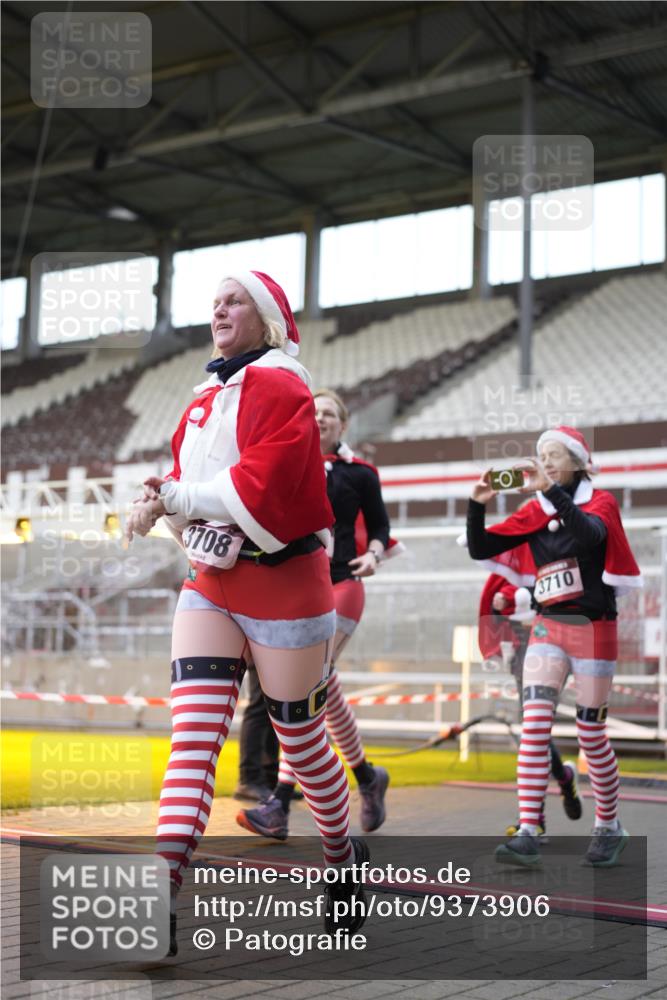 07.12.2025 - St. Pauli X-Mass-Run No. 15 Patografie http://msf.ph/oto/9373906 07.12.2025 12:07:24 Ziel 1958, 1959, 3348, 3708, 3709, 3710, 3711, 3726, 3728, 3818, 3819, 4238, 4724, 4755 meine-sportfotos.de