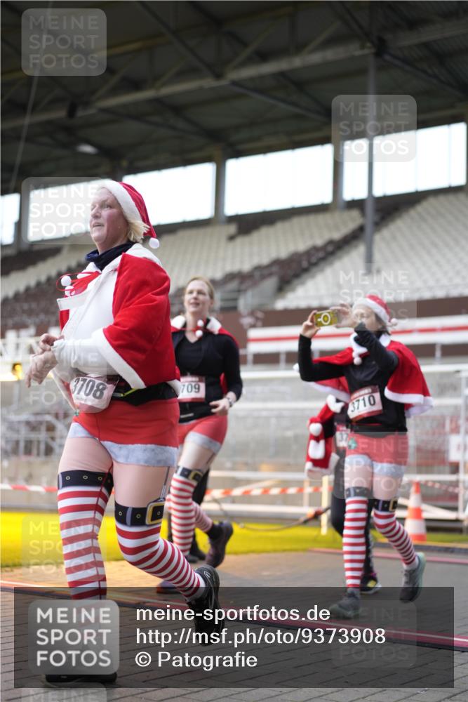 07.12.2025 - St. Pauli X-Mass-Run No. 15 Patografie http://msf.ph/oto/9373908 07.12.2025 12:07:24 Ziel 1958, 1959, 3348, 3708, 3709, 3710, 3711, 3726, 3728, 3818, 3819, 4238, 4724, 4755 meine-sportfotos.de