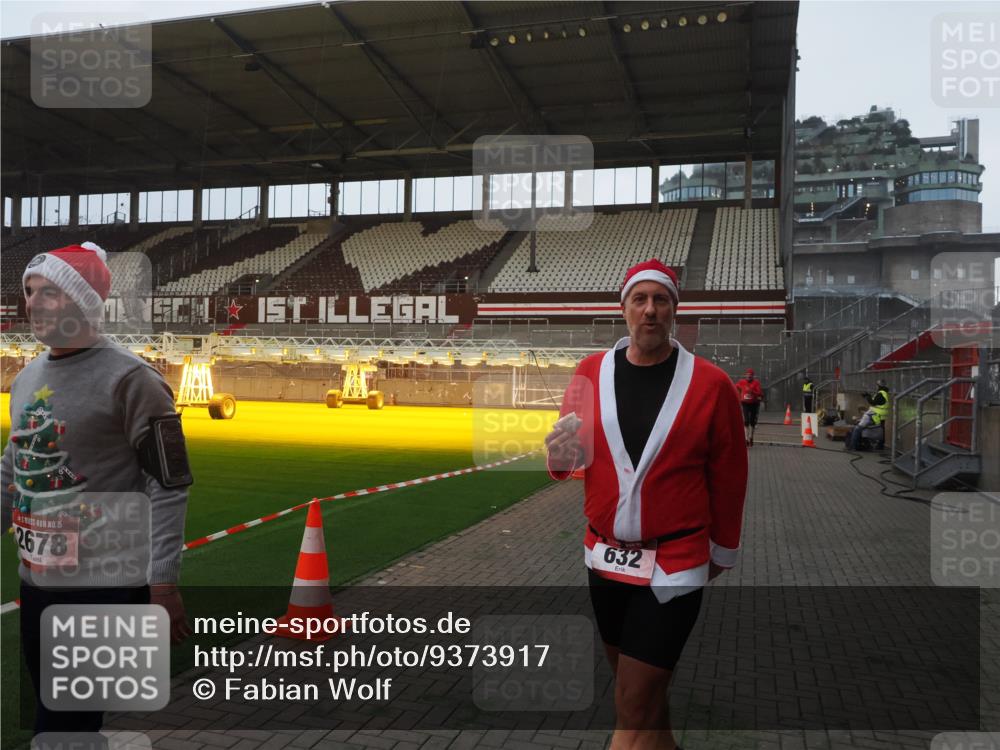 07.12.2025 - St. Pauli X-Mass-Run No. 15 Fabian Wolf http://msf.ph/oto/9373917 07.12.2025 09:57:39 Ziel 632, 1292, 1293, 1377, 1395, 2678, 2984 meine-sportfotos.de