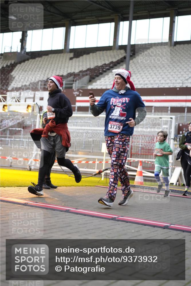 07.12.2025 - St. Pauli X-Mass-Run No. 15 Patografie http://msf.ph/oto/9373932 07.12.2025 12:07:37 Ziel 3348, 3460, 3666, 3667, 3691, 3708, 3709, 3710, 3711, 3726, 3739, 3816, 4210, 4332, 4724, 4730, 4755, 4786, 4791, 4792 meine-sportfotos.de