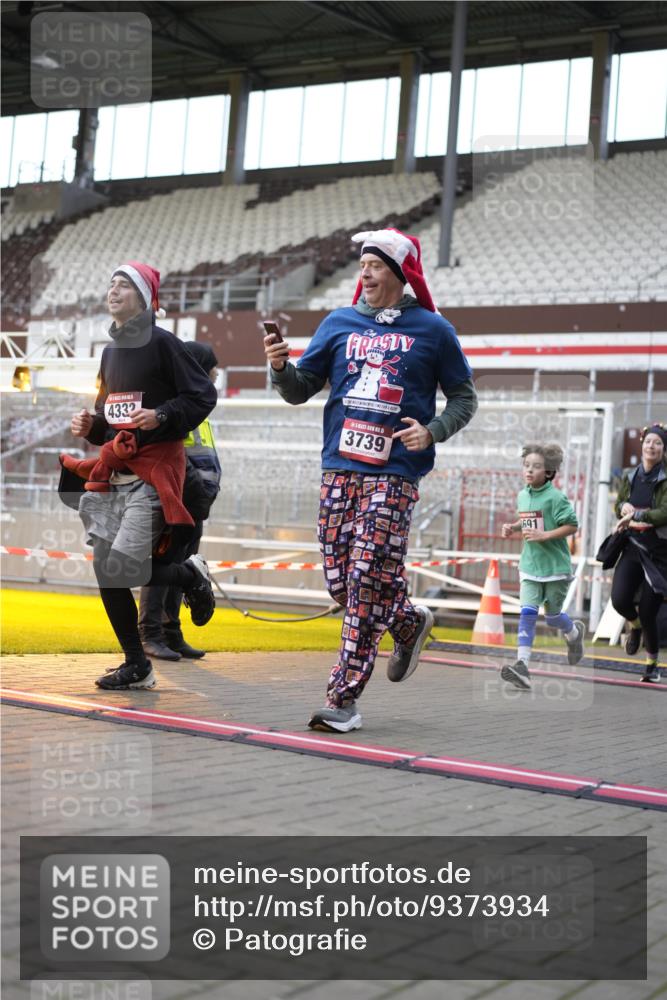 07.12.2025 - St. Pauli X-Mass-Run No. 15 Patografie http://msf.ph/oto/9373934 07.12.2025 12:07:37 Ziel 3348, 3460, 3666, 3667, 3691, 3708, 3709, 3710, 3711, 3726, 3739, 3816, 4210, 4332, 4724, 4730, 4755, 4786, 4791, 4792 meine-sportfotos.de