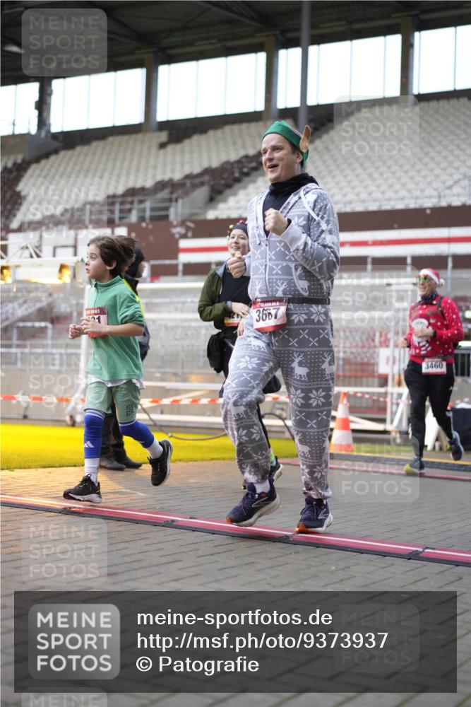 07.12.2025 - St. Pauli X-Mass-Run No. 15 Patografie http://msf.ph/oto/9373937 07.12.2025 12:07:38 Ziel 3348, 3460, 3666, 3667, 3691, 3709, 3710, 3726, 3739, 3816, 4210, 4332, 4724, 4730, 4755, 4786, 4791, 4792 meine-sportfotos.de