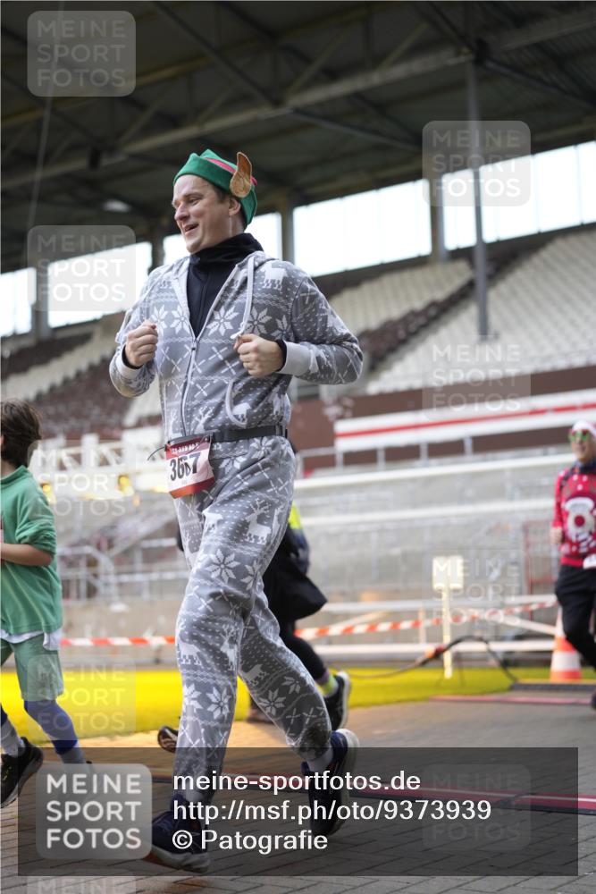 07.12.2025 - St. Pauli X-Mass-Run No. 15 Patografie http://msf.ph/oto/9373939 07.12.2025 12:07:39 Ziel 3348, 3460, 3666, 3667, 3691, 3726, 3739, 3816, 4210, 4332, 4724, 4730, 4755, 4786, 4791, 4792 meine-sportfotos.de