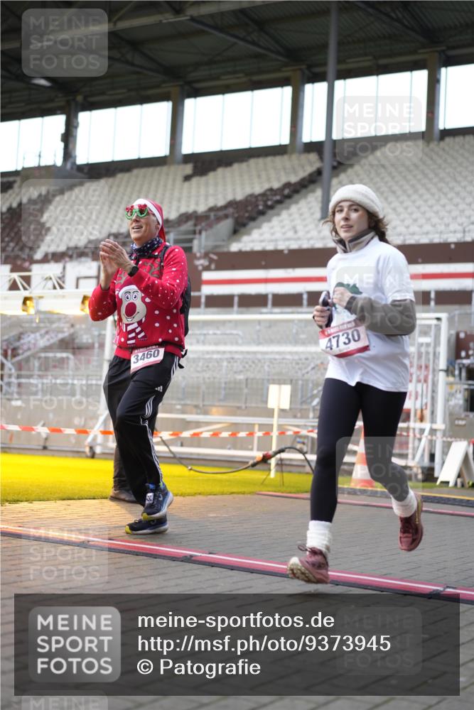 07.12.2025 - St. Pauli X-Mass-Run No. 15 Patografie http://msf.ph/oto/9373945 07.12.2025 12:07:40 Ziel 3348, 3460, 3666, 3667, 3691, 3739, 3816, 4210, 4332, 4724, 4730, 4755, 4786, 4791, 4792 meine-sportfotos.de
