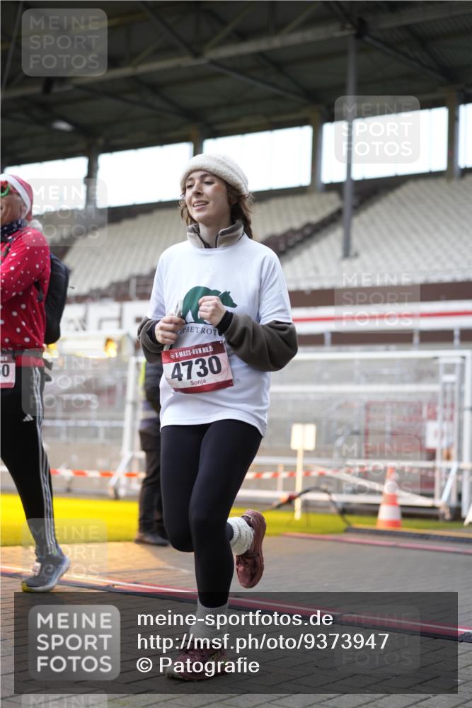 07.12.2025 - St. Pauli X-Mass-Run No. 15 Patografie http://msf.ph/oto/9373947 07.12.2025 12:07:40 Ziel 3348, 3460, 3666, 3667, 3691, 3739, 3816, 4210, 4332, 4724, 4730, 4755, 4786, 4791, 4792 meine-sportfotos.de
