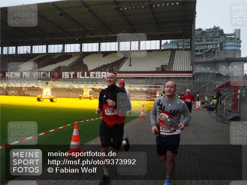 07.12.2025 - St. Pauli X-Mass-Run No. 15 Fabian Wolf http://msf.ph/oto/9373992 07.12.2025 09:58:24 Ziel 238, 261, 1173, 1633, 1774, 2205, 3515, 4031, 4206 meine-sportfotos.de