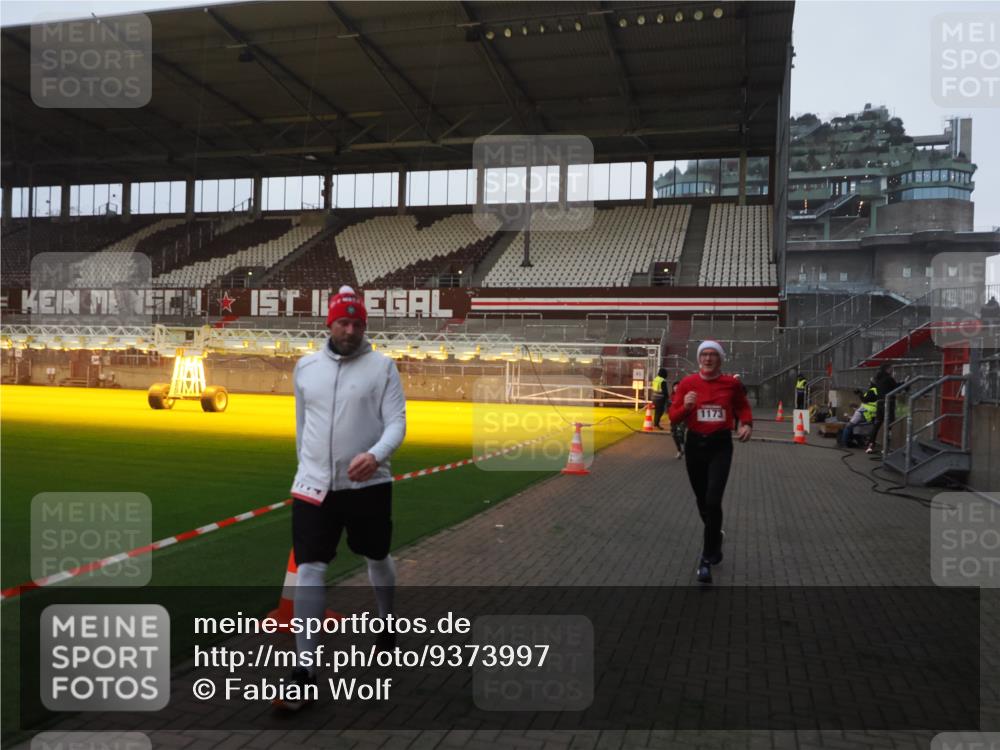 07.12.2025 - St. Pauli X-Mass-Run No. 15 Fabian Wolf http://msf.ph/oto/9373997 07.12.2025 09:58:26 Ziel 238, 261, 483, 1173, 1633, 1774, 2205, 3515, 4031, 4206 meine-sportfotos.de