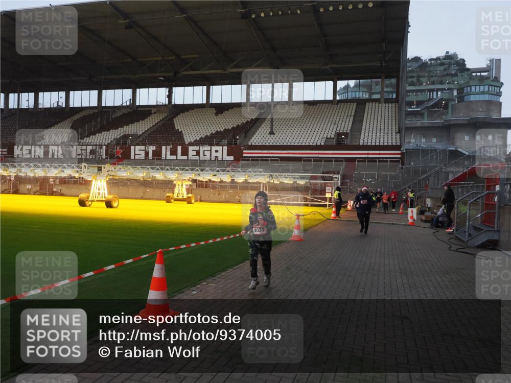 07.12.2025 - St. Pauli X-Mass-Run No. 15 Fabian Wolf http://msf.ph/oto/9374005 07.12.2025 09:58:29 Ziel 238, 261, 483, 1173, 1603, 1633, 1774, 2205, 3515, 4031, 4206 meine-sportfotos.de