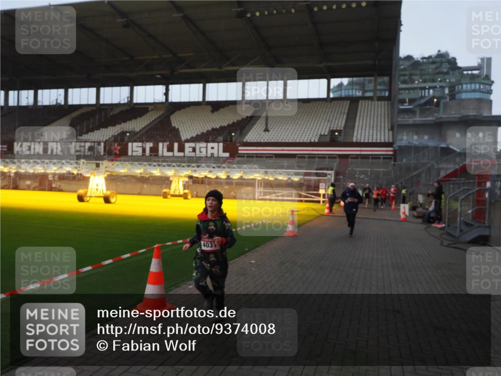 07.12.2025 - St. Pauli X-Mass-Run No. 15 Fabian Wolf http://msf.ph/oto/9374008 07.12.2025 09:58:29 Ziel 238, 261, 483, 1173, 1603, 1633, 1774, 2205, 3515, 4031, 4206 meine-sportfotos.de