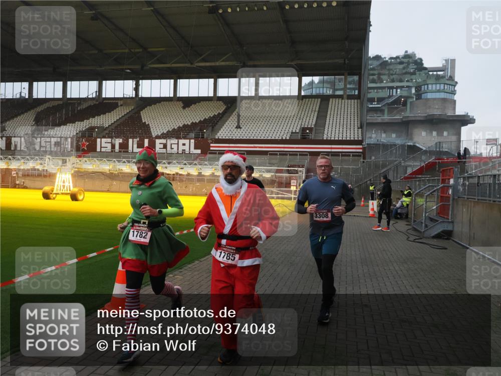 07.12.2025 - St. Pauli X-Mass-Run No. 15 Fabian Wolf http://msf.ph/oto/9374048 07.12.2025 09:58:41 Ziel 483, 532, 1003, 1115, 1528, 1542, 1603, 1782, 1785, 2392, 3308, 4031 meine-sportfotos.de