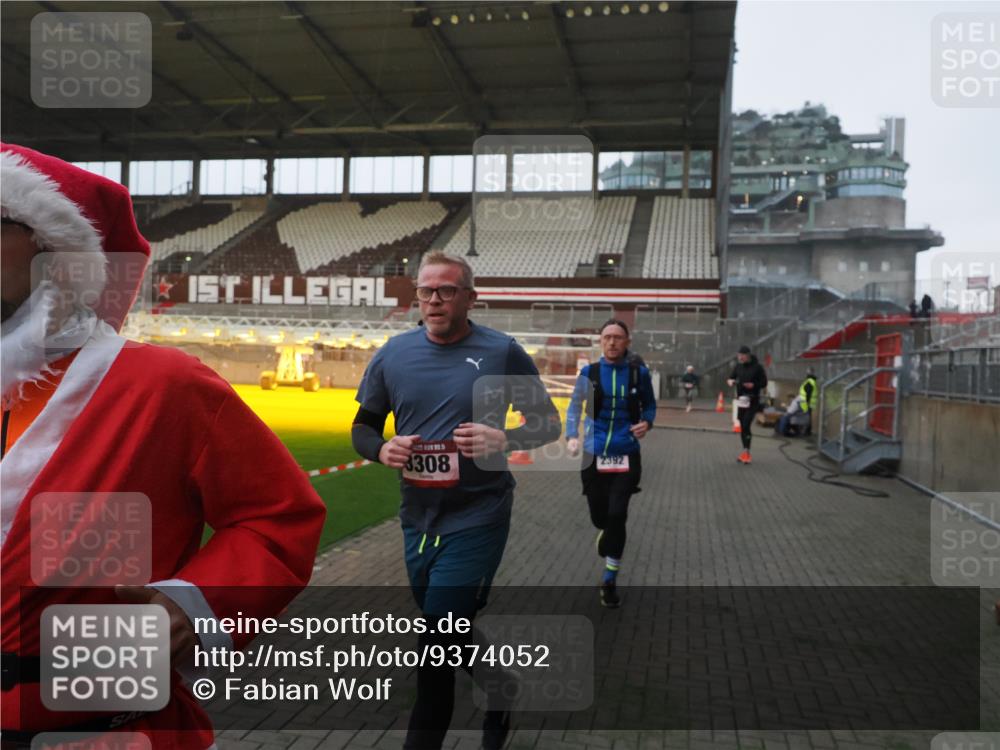 07.12.2025 - St. Pauli X-Mass-Run No. 15 Fabian Wolf http://msf.ph/oto/9374052 07.12.2025 09:58:41 Ziel 483, 532, 1003, 1115, 1528, 1542, 1603, 1782, 1785, 2392, 3308, 4031 meine-sportfotos.de