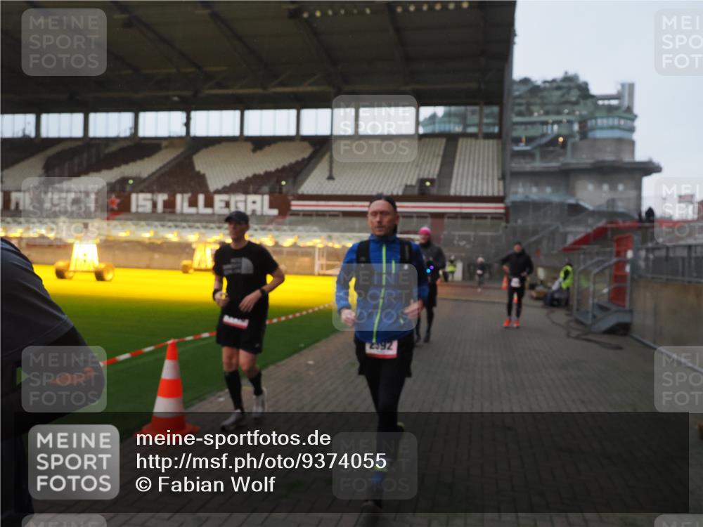 07.12.2025 - St. Pauli X-Mass-Run No. 15 Fabian Wolf http://msf.ph/oto/9374055 07.12.2025 09:58:42 Ziel 483, 532, 1003, 1115, 1528, 1542, 1603, 1782, 1785, 2392, 3308, 4031 meine-sportfotos.de