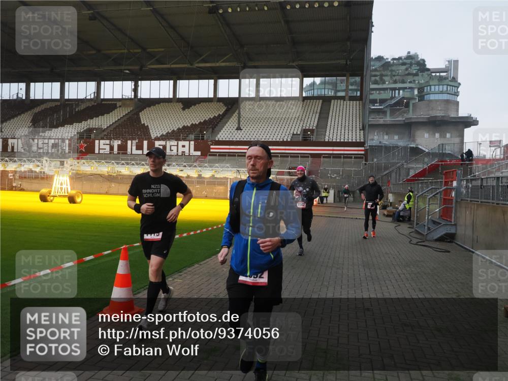 07.12.2025 - St. Pauli X-Mass-Run No. 15 Fabian Wolf http://msf.ph/oto/9374056 07.12.2025 09:58:42 Ziel 483, 532, 1003, 1115, 1528, 1542, 1603, 1782, 1785, 2392, 3308, 4031 meine-sportfotos.de