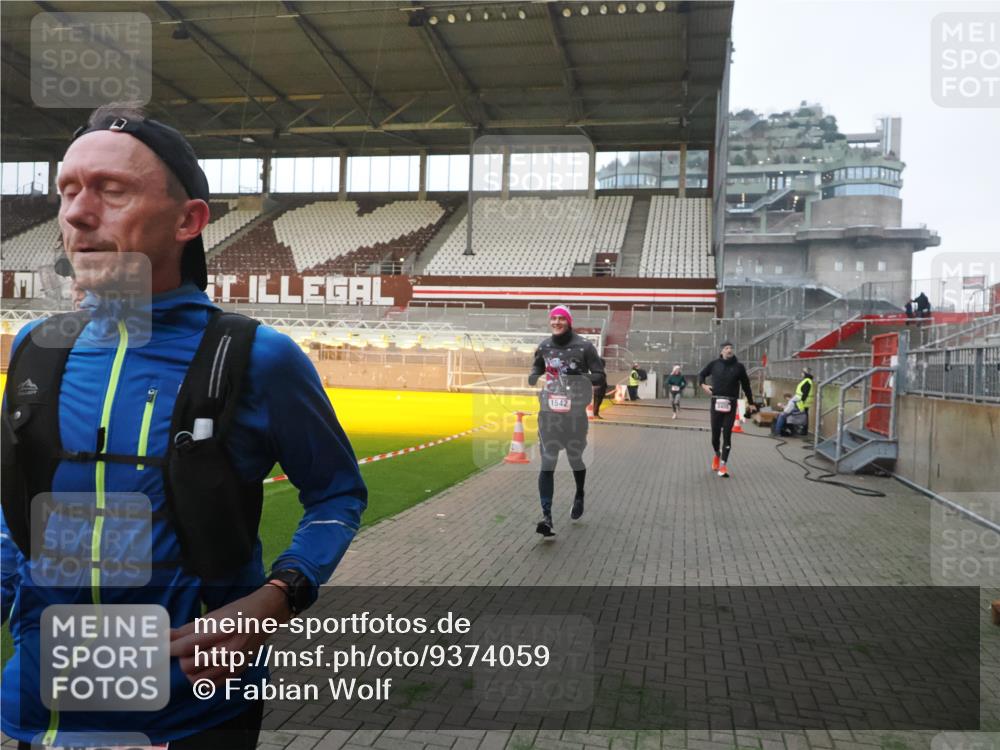 07.12.2025 - St. Pauli X-Mass-Run No. 15 Fabian Wolf http://msf.ph/oto/9374059 07.12.2025 09:58:43 Ziel 483, 532, 655, 1003, 1115, 1528, 1542, 1603, 1782, 1785, 2392, 3308 meine-sportfotos.de