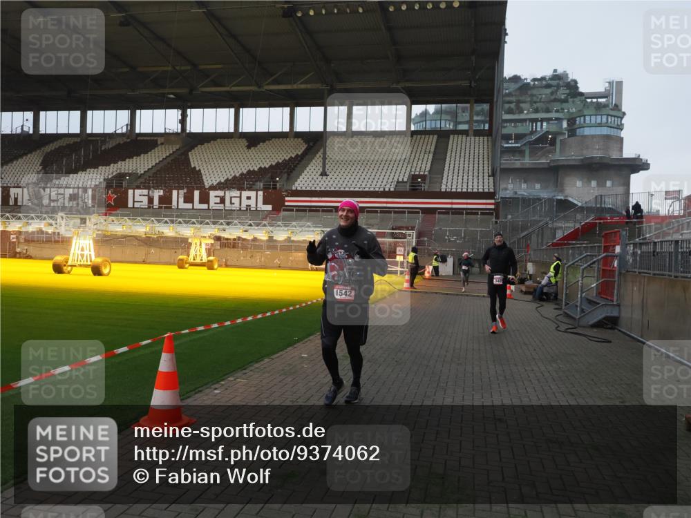 07.12.2025 - St. Pauli X-Mass-Run No. 15 Fabian Wolf http://msf.ph/oto/9374062 07.12.2025 09:58:43 Ziel 483, 532, 655, 1003, 1115, 1528, 1542, 1603, 1782, 1785, 2392, 3308 meine-sportfotos.de