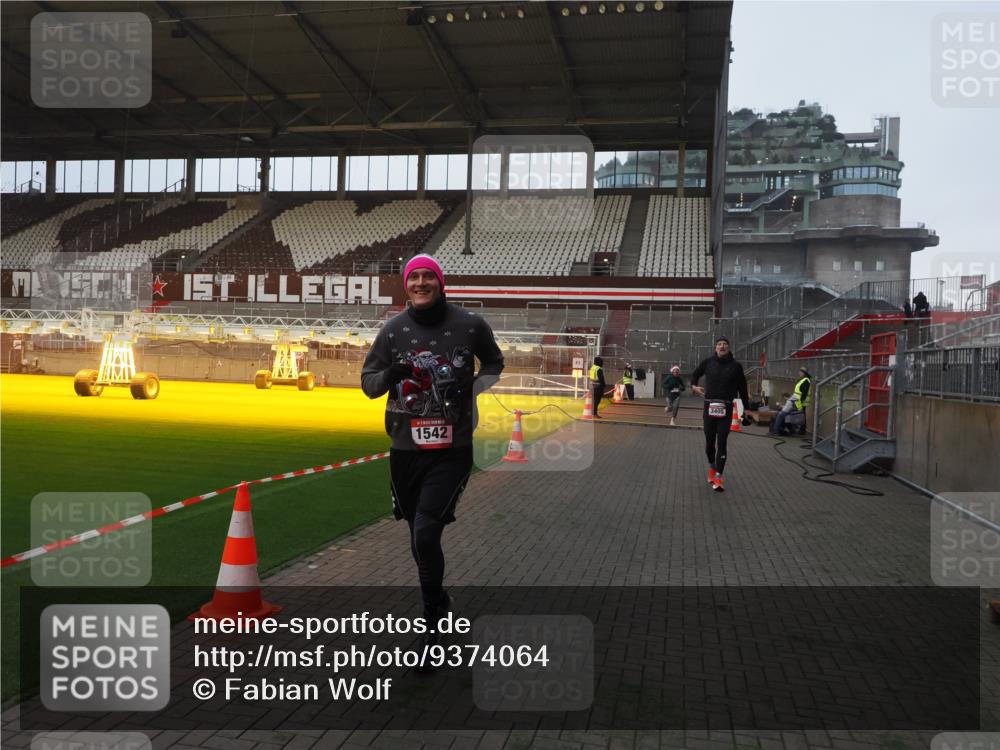 07.12.2025 - St. Pauli X-Mass-Run No. 15 Fabian Wolf http://msf.ph/oto/9374064 07.12.2025 09:58:44 Ziel 483, 532, 655, 1003, 1115, 1528, 1542, 1603, 1782, 1785, 2392, 3308 meine-sportfotos.de